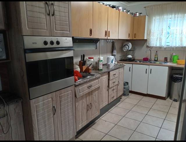 5 BEDROOM HOUSE FOR SALE IN WELTEVREDEN VALLEY